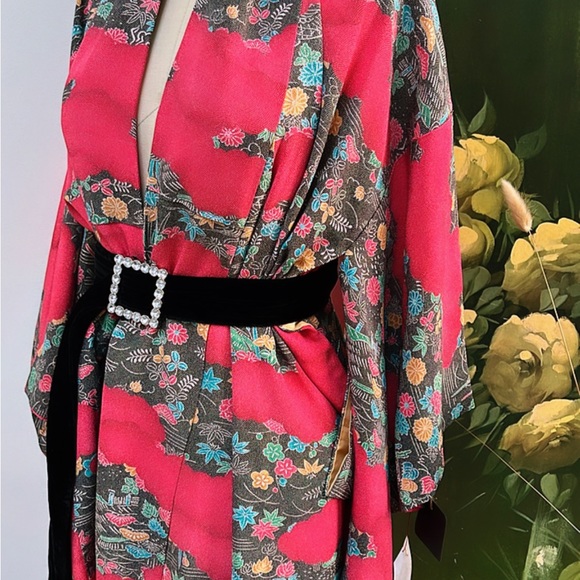 Vintage Pink floral cloud motif kimono - Picture 5 of 10